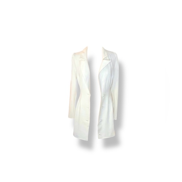 🤍𝐋𝐎𝐕𝐄𝐑𝐒 𝐀𝐍𝐃 𝐅𝐑𝐈𝐄𝐍𝐃𝐒 City white blazer dress - Picture 6 of 7